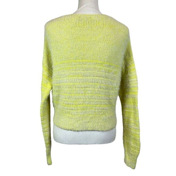 Kendall & Kylie Lemon Lime Eyelash Knit Fuzzy Oversized Cropped Sweater Size XS - Picture 4 of 12